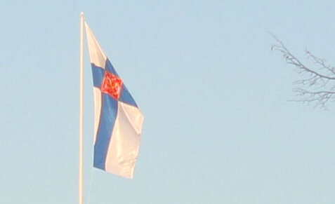 Suomenlippu, tekee kunniaa Jeesukselle.